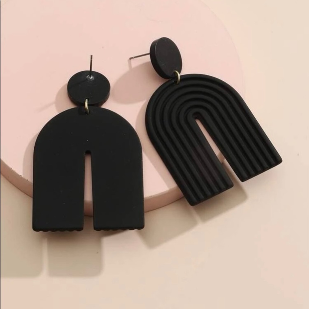Vintage black acrylic long dangle earrings